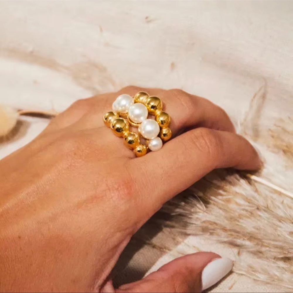 Elegant Pearl Gold Ring